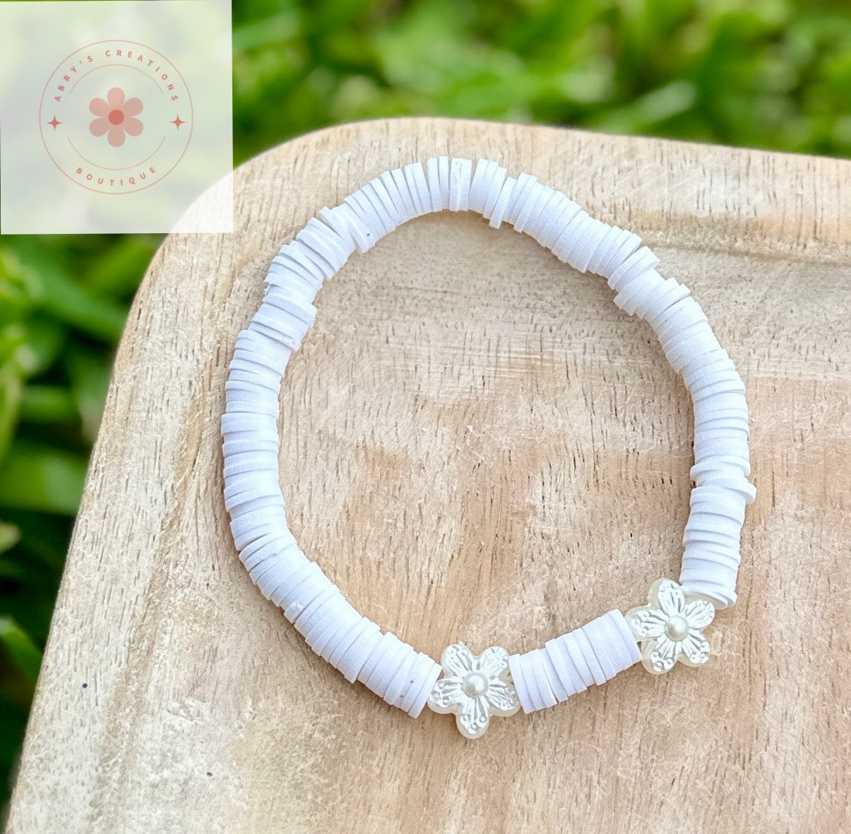 PRETTY IN WHITE BRACELET