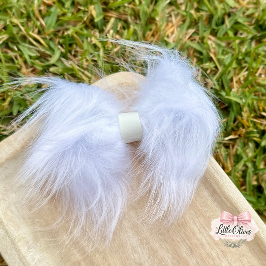 WHITE FUR PINCH BOW