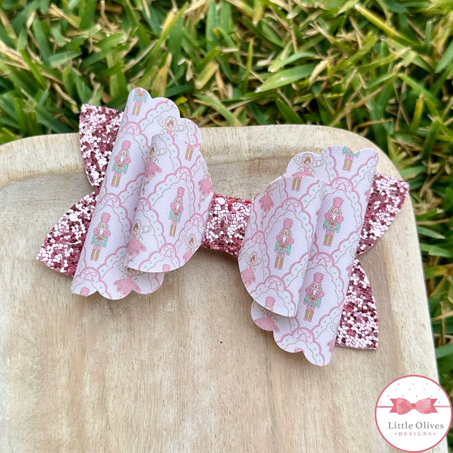 PINK SCALLOPED NUTCRACKER BOW