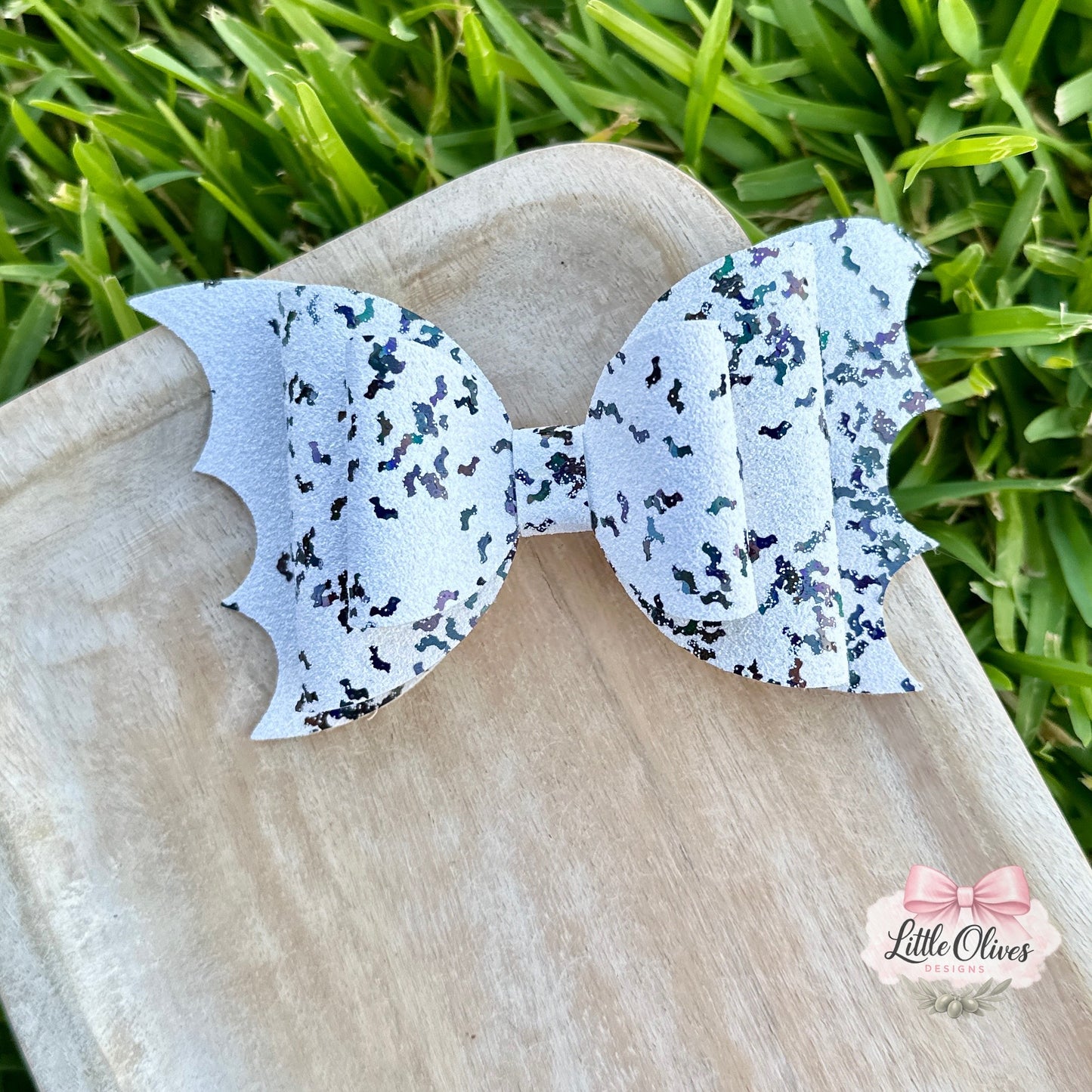 WHITE & BLACK BATS BAT BOW