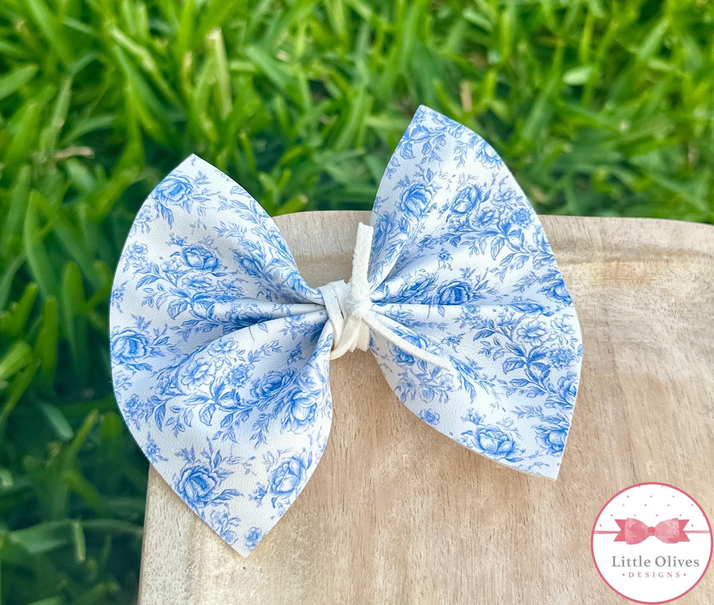 BLUE FLORAL TOILE PINCH BOW