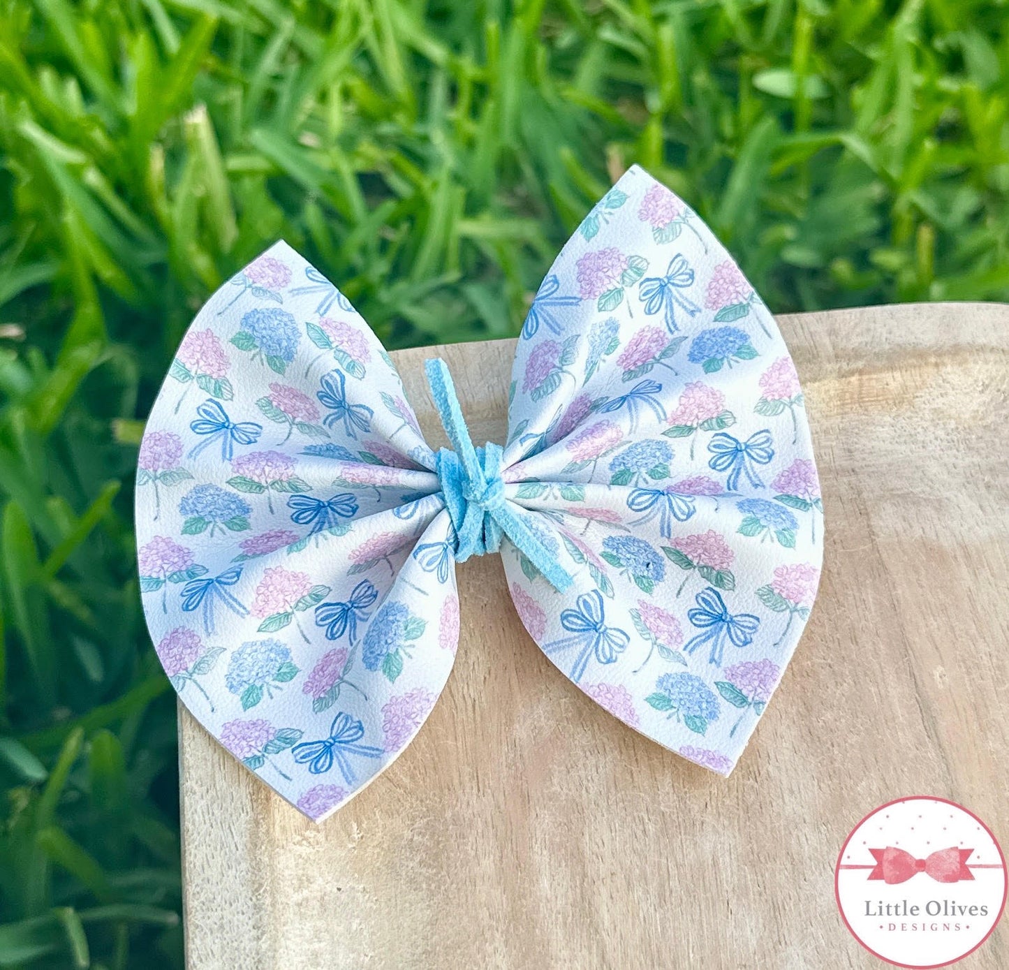 HYDRANGEAS PINCH BOW