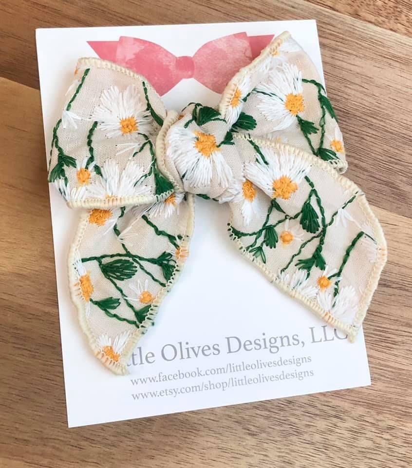 Daisy hair bow - hand tied hair bow