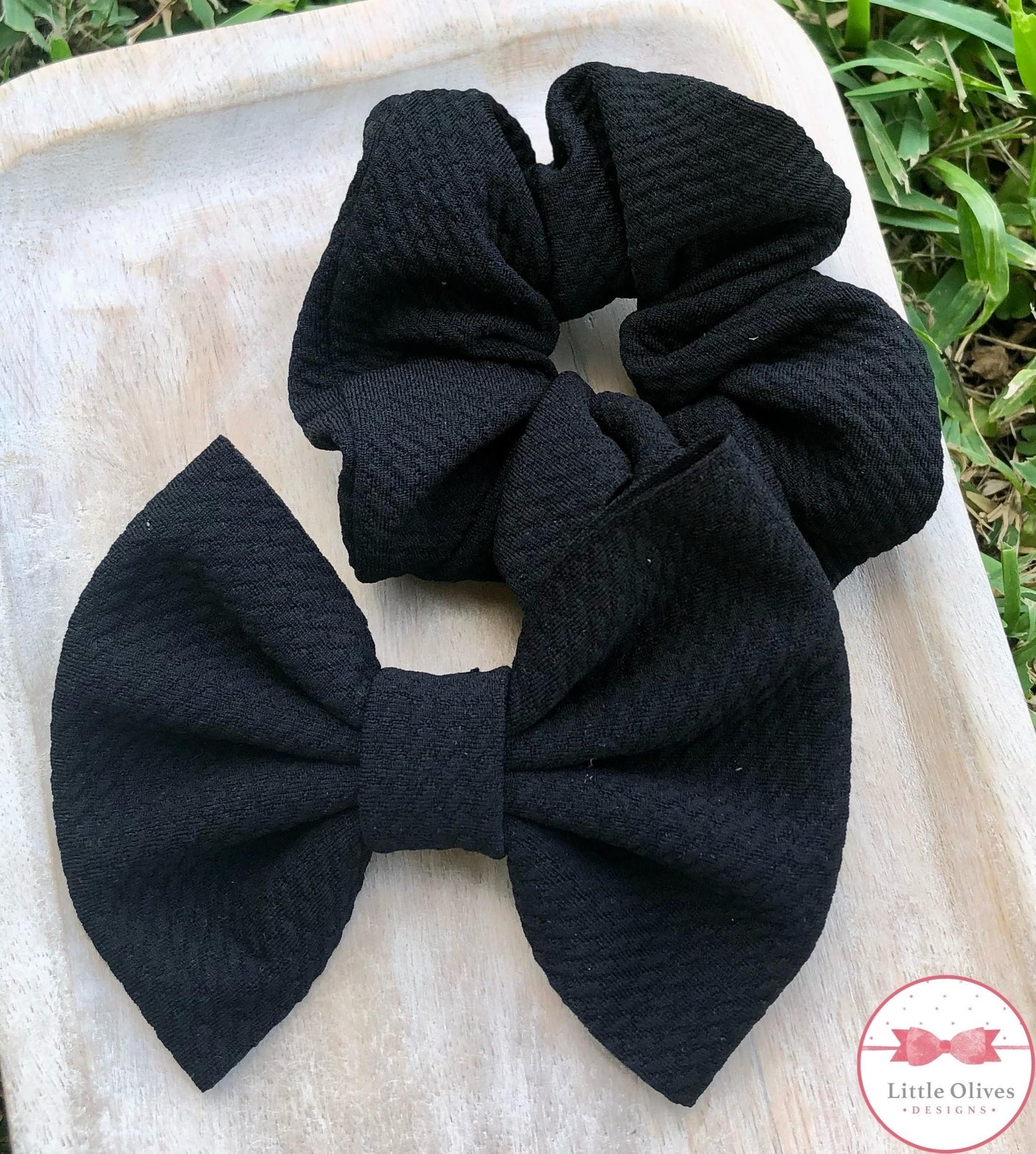 black scrunchie or bow