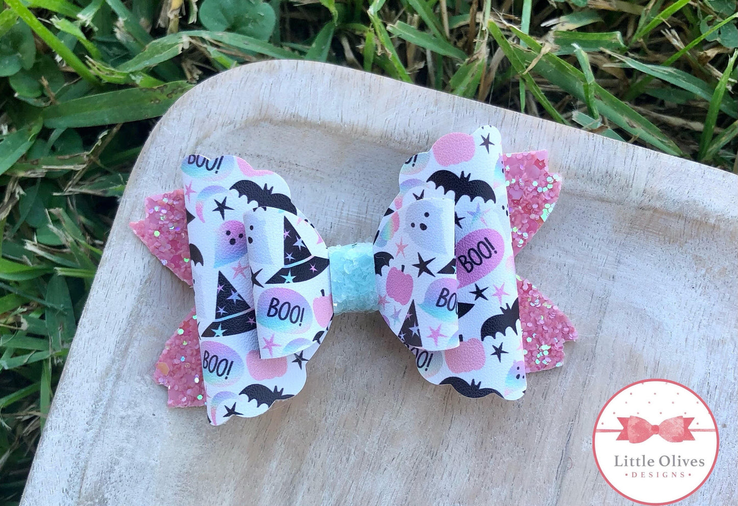 Pastel rainbow boo bow