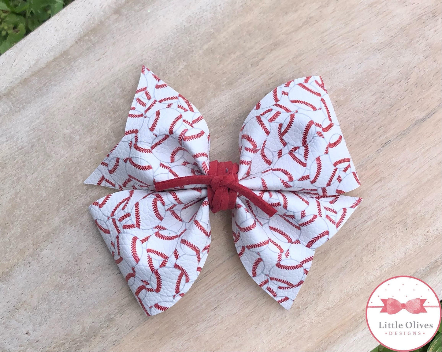 Baseballs larkin bow