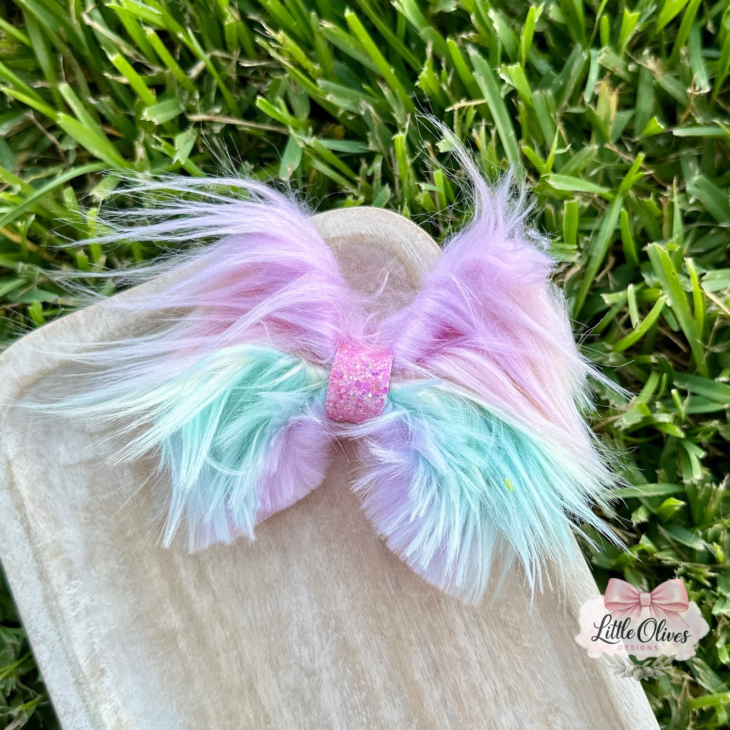 PASTEL RAINBOW FUR PINCH BOW