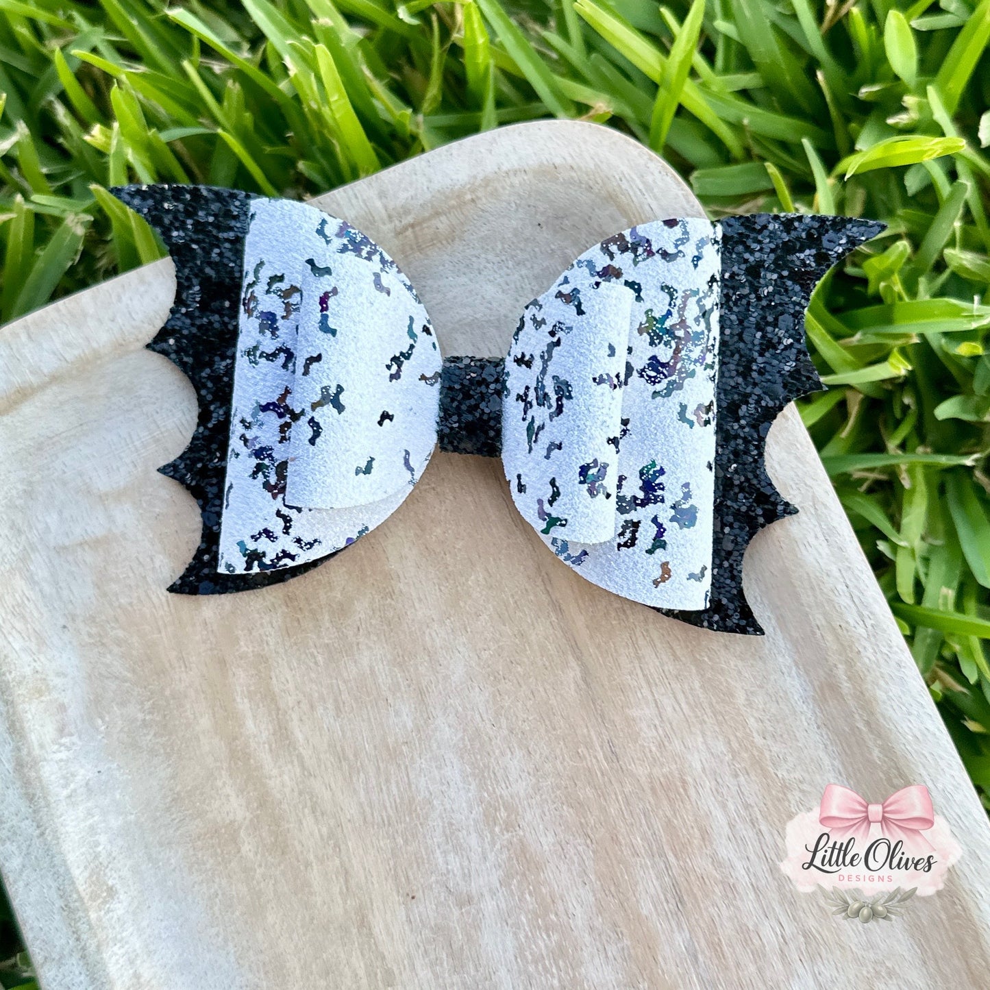WHITE & BLACK BATS BLACK BAT BOW