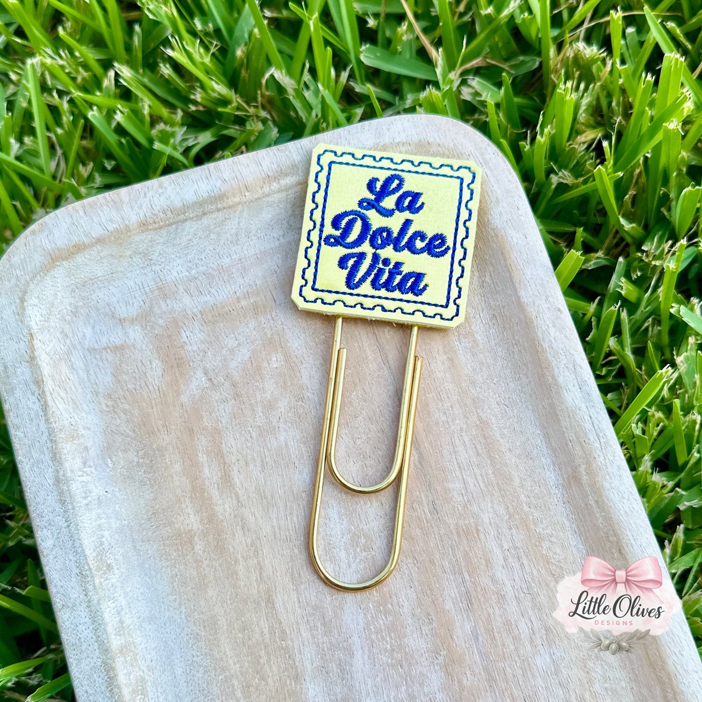 LA DOLCE VIDA OVERSIZED METAL PAPERCLIP