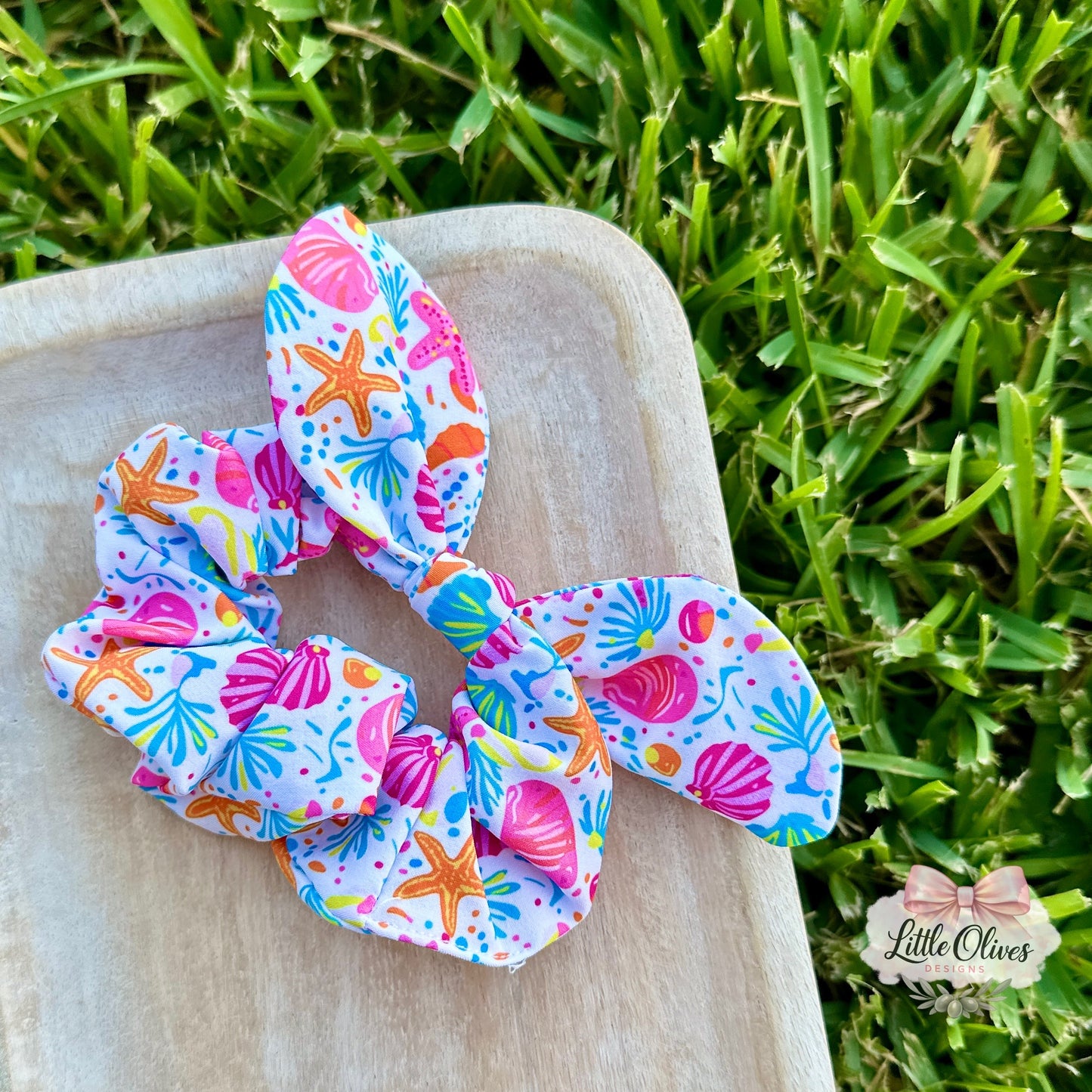 BRIGHT SEASHELLS SCRUNCHIE