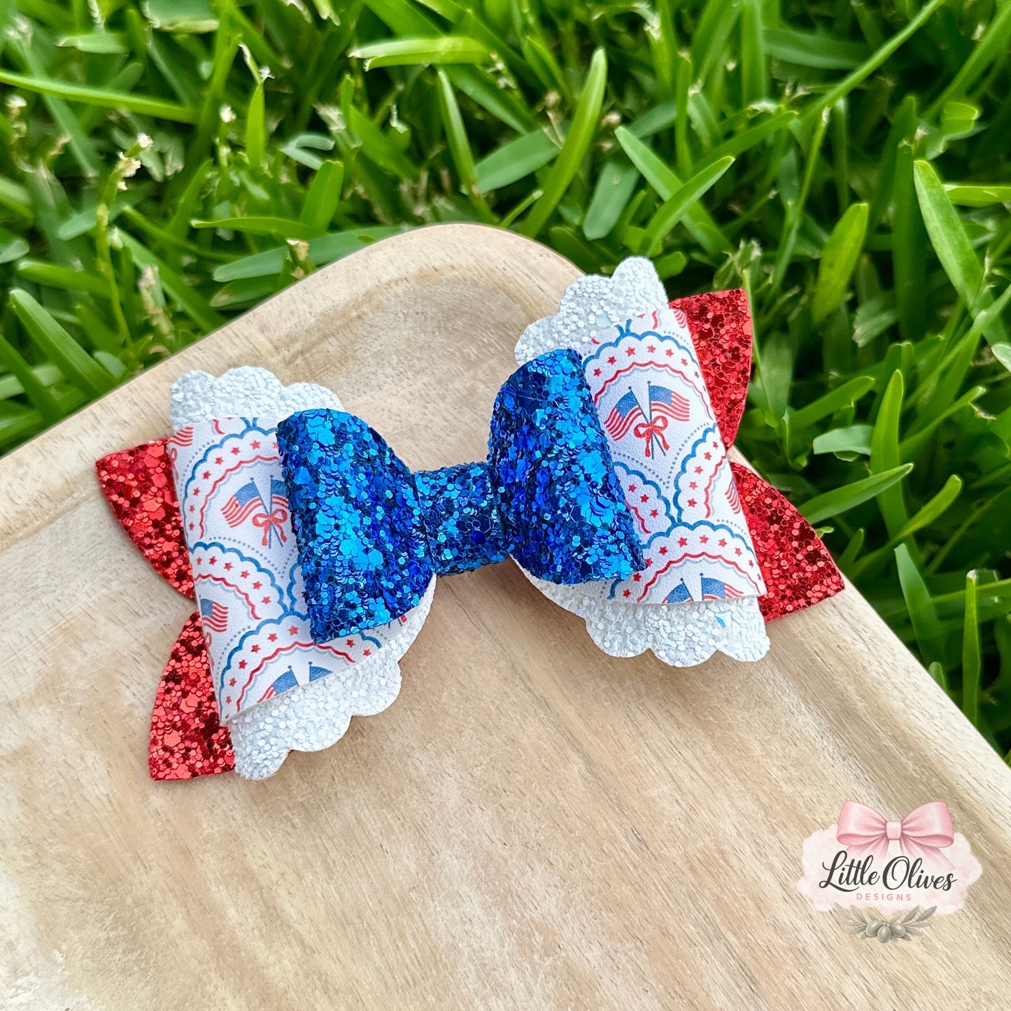 LIBERTY FLAG SCALLOPED BOW