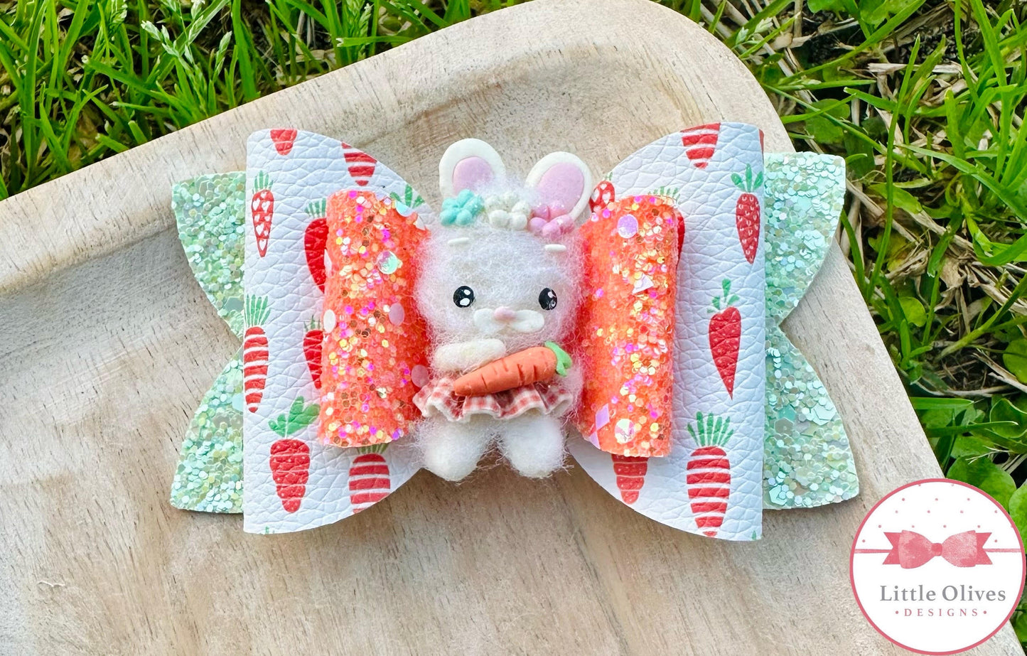 FUZZY CARROT BUNNY CLAY BOW