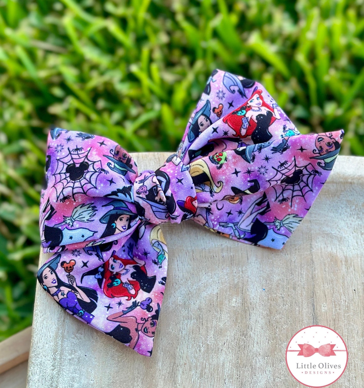 WITCH PRINCESS HAND TIED BOW