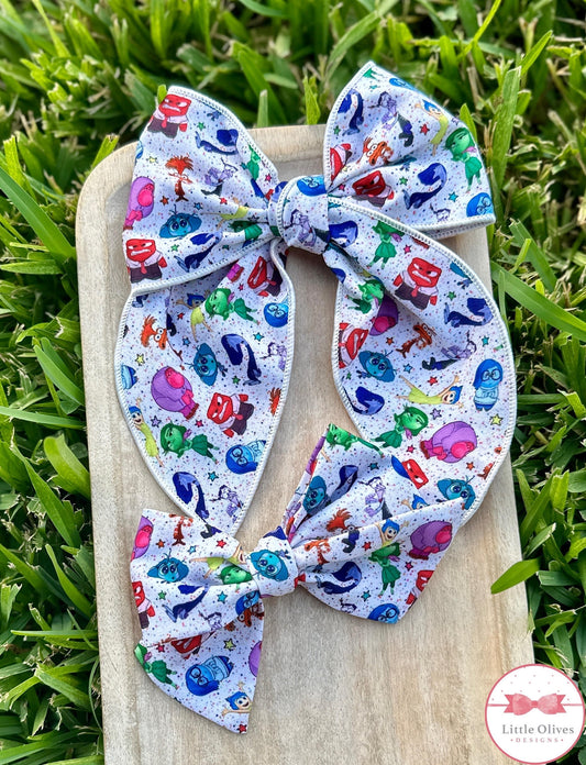 INSIDE OUT HAND TIED BOW