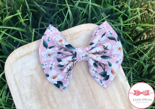 MAGNOLIAS BOW OR SCRUNCHIE