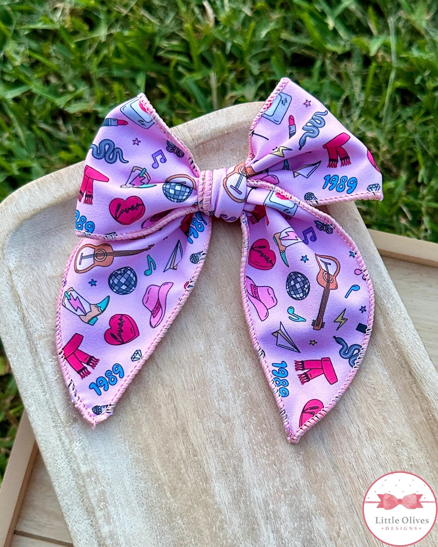 TS FAMOUS HAND TIED BOW