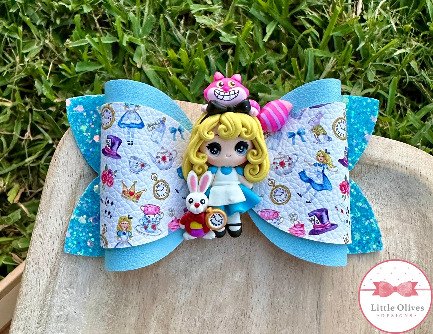 ALICE & FRIENDS CLAY BOW