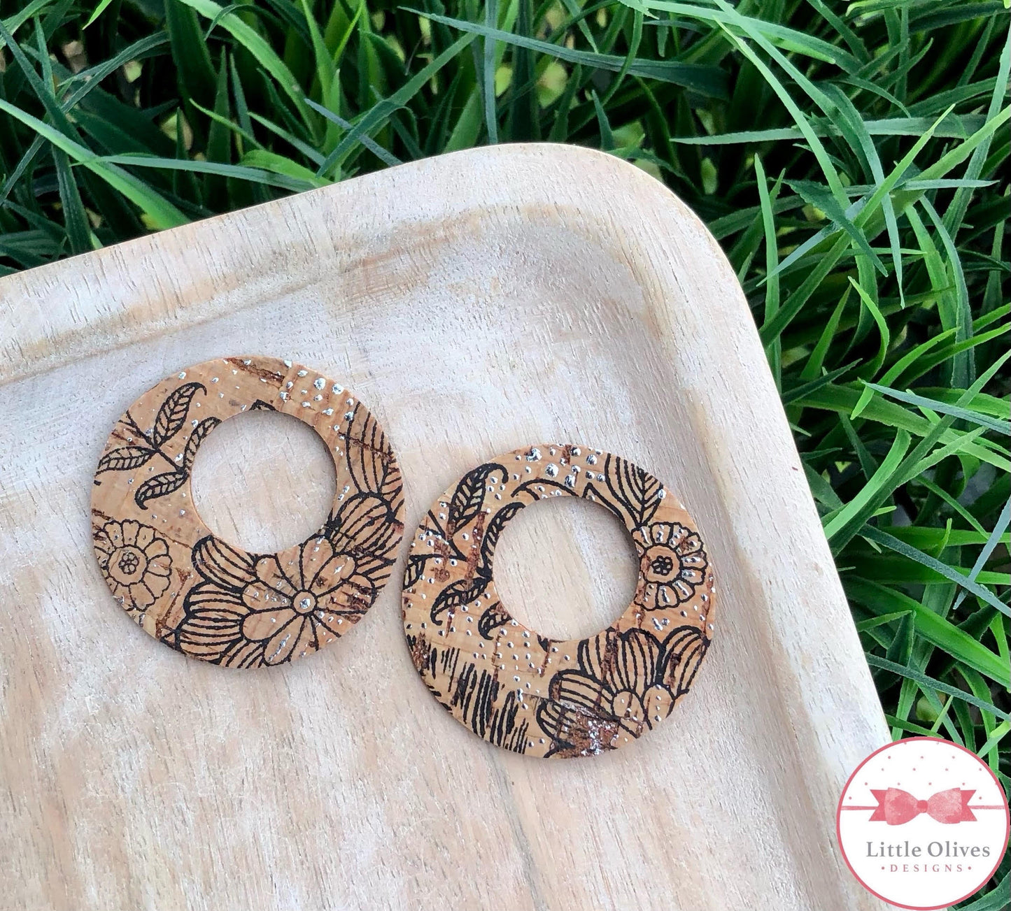 BLACK FLORAL CIRCLE EARRINGS