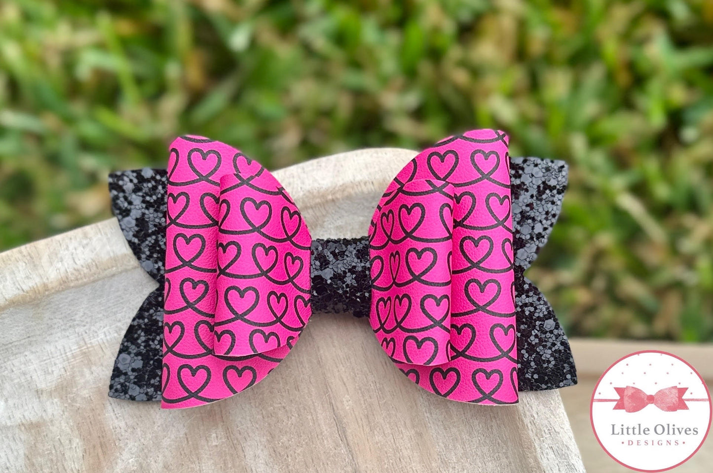 BLACK SCRIBBLE HEARTS BOW