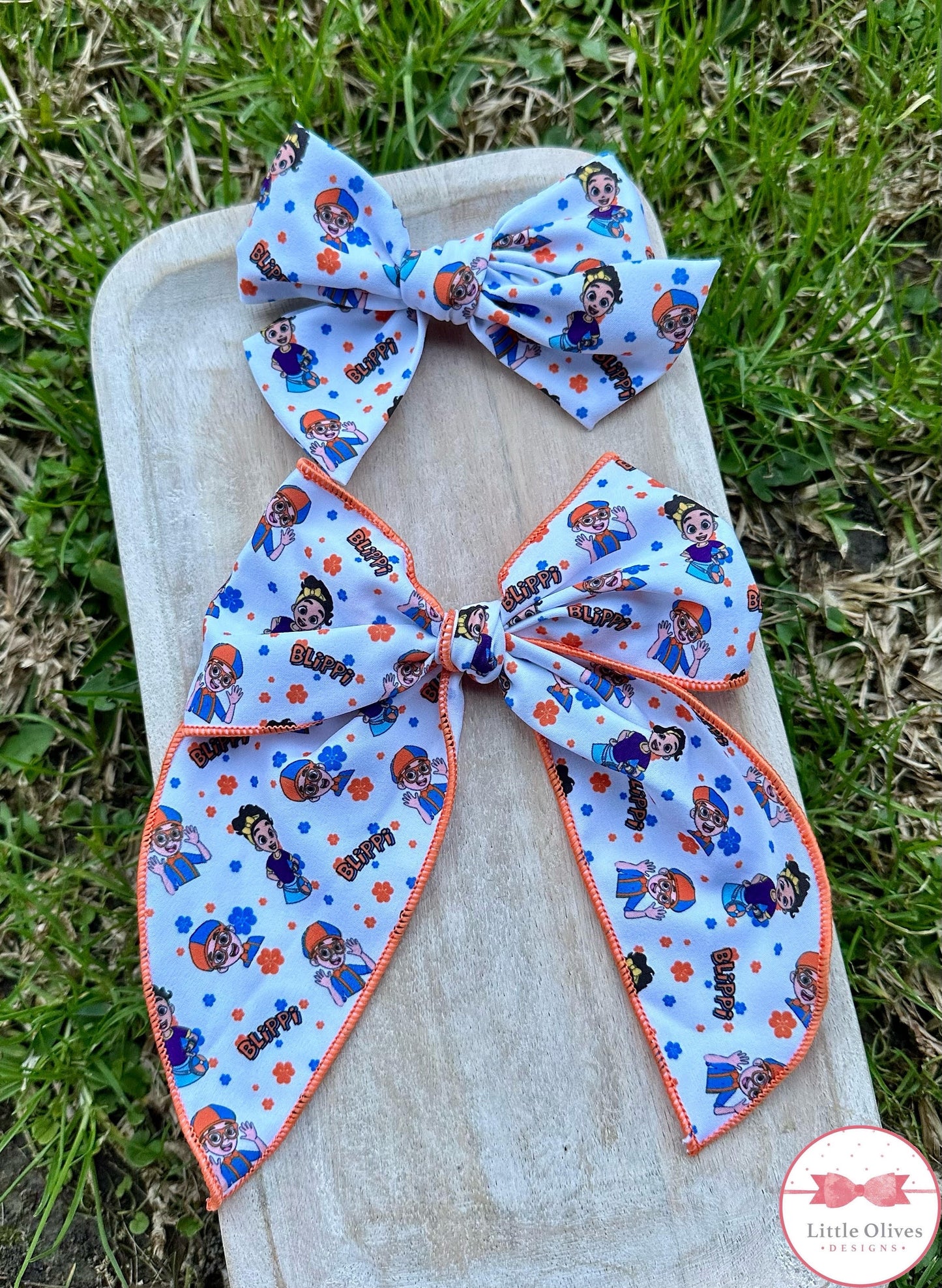 YOUTUBER & FRIEND HAND TIED BOWS