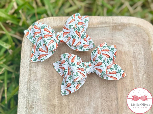 CARROTS PIGGY BOW SET