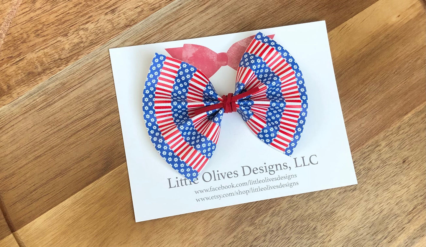 Stars and stripes themed bow - daisies and stripes bow - patriotic hair bow