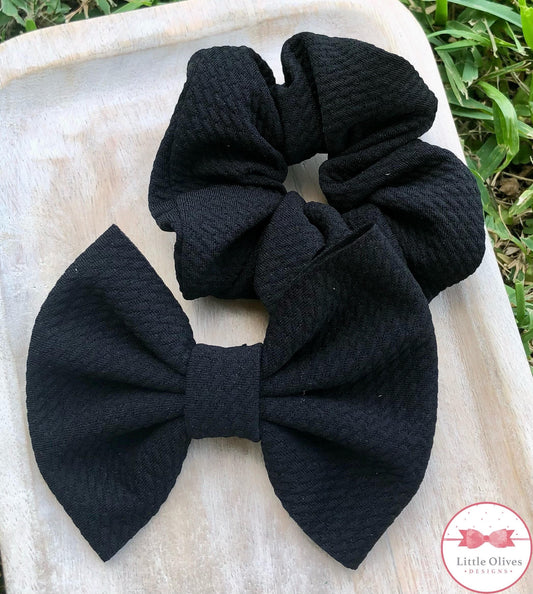 black scrunchie or bow