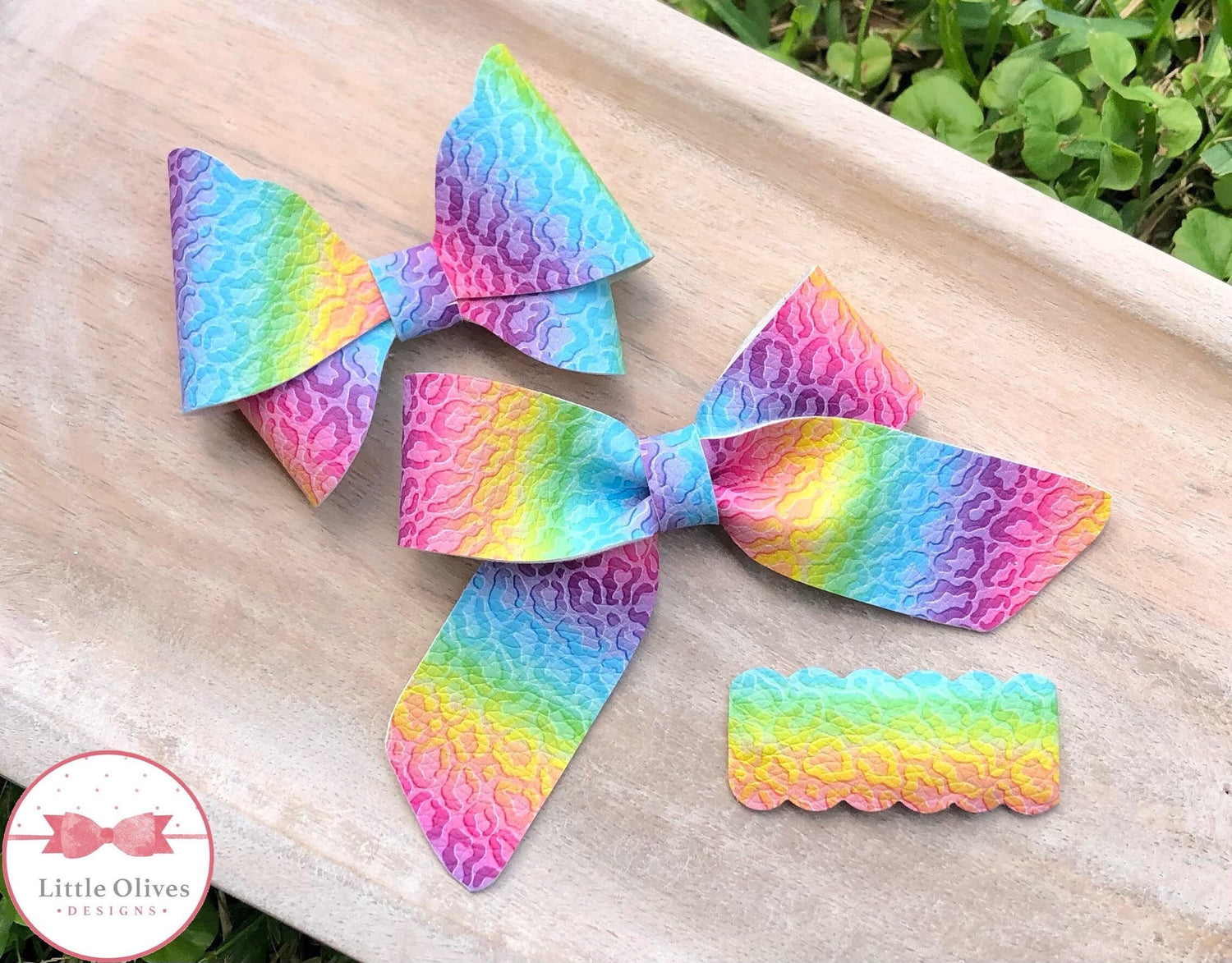 Rainbow leopard bows and snap clip