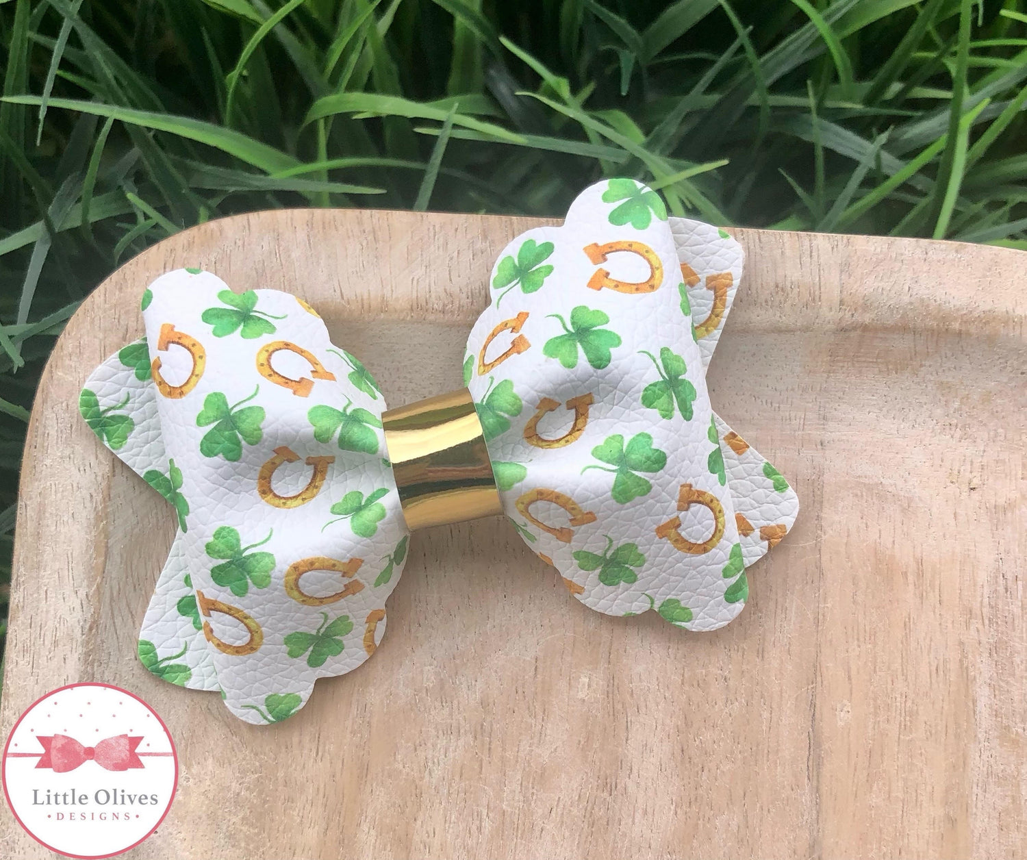 Lucky shamrocks Maria bow