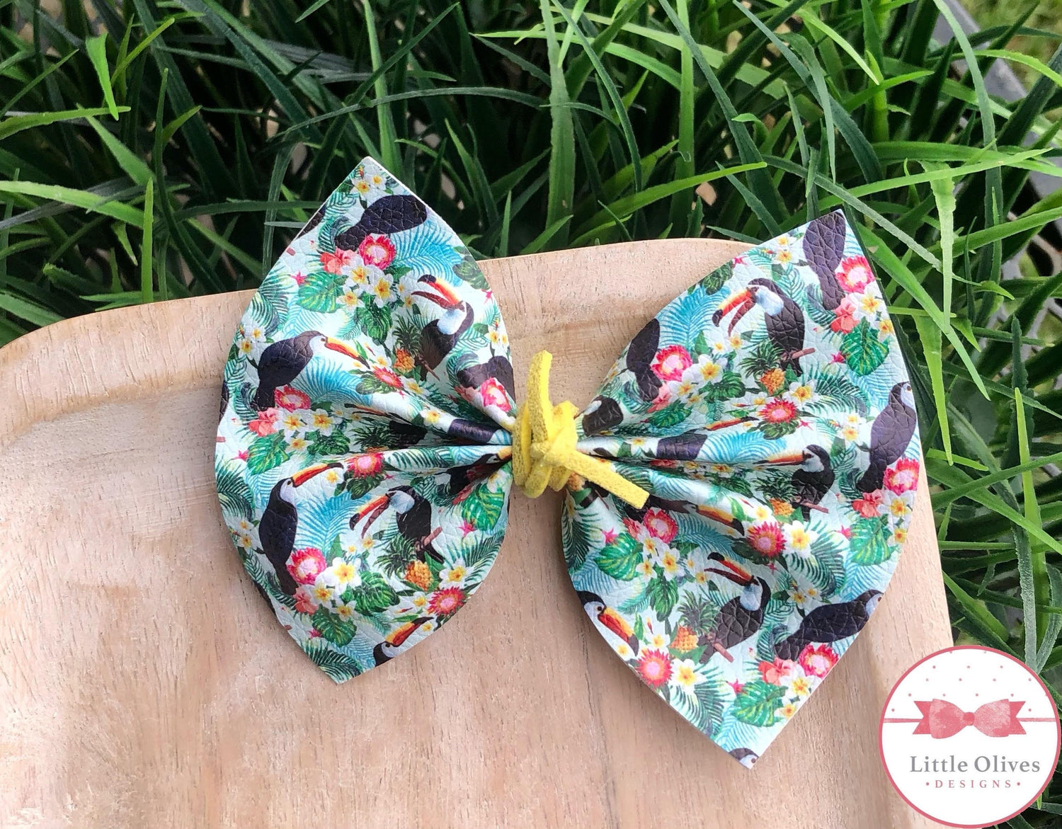 Tropical toucan pinch bow