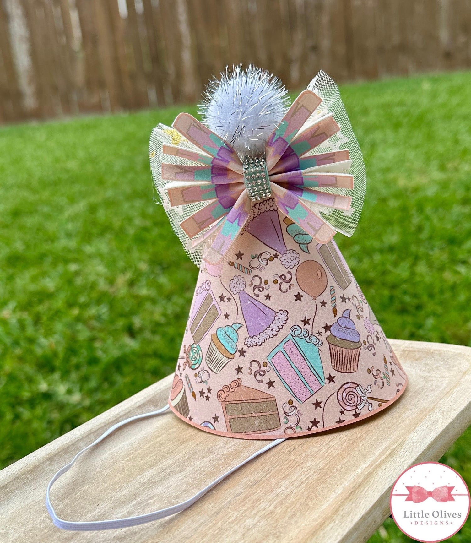 Birthday party hat with removable mini bow - pastel