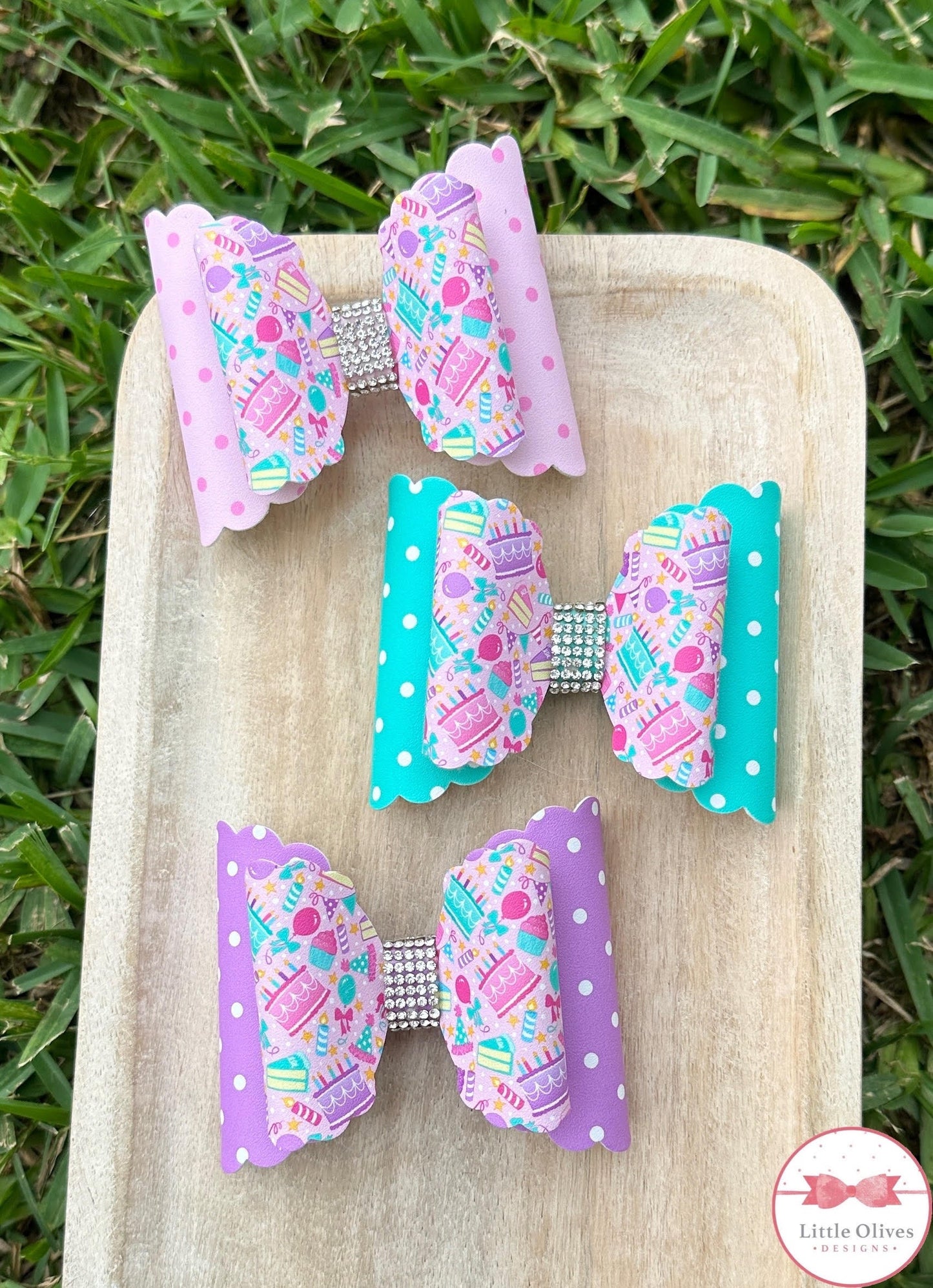 Birthday dots bows