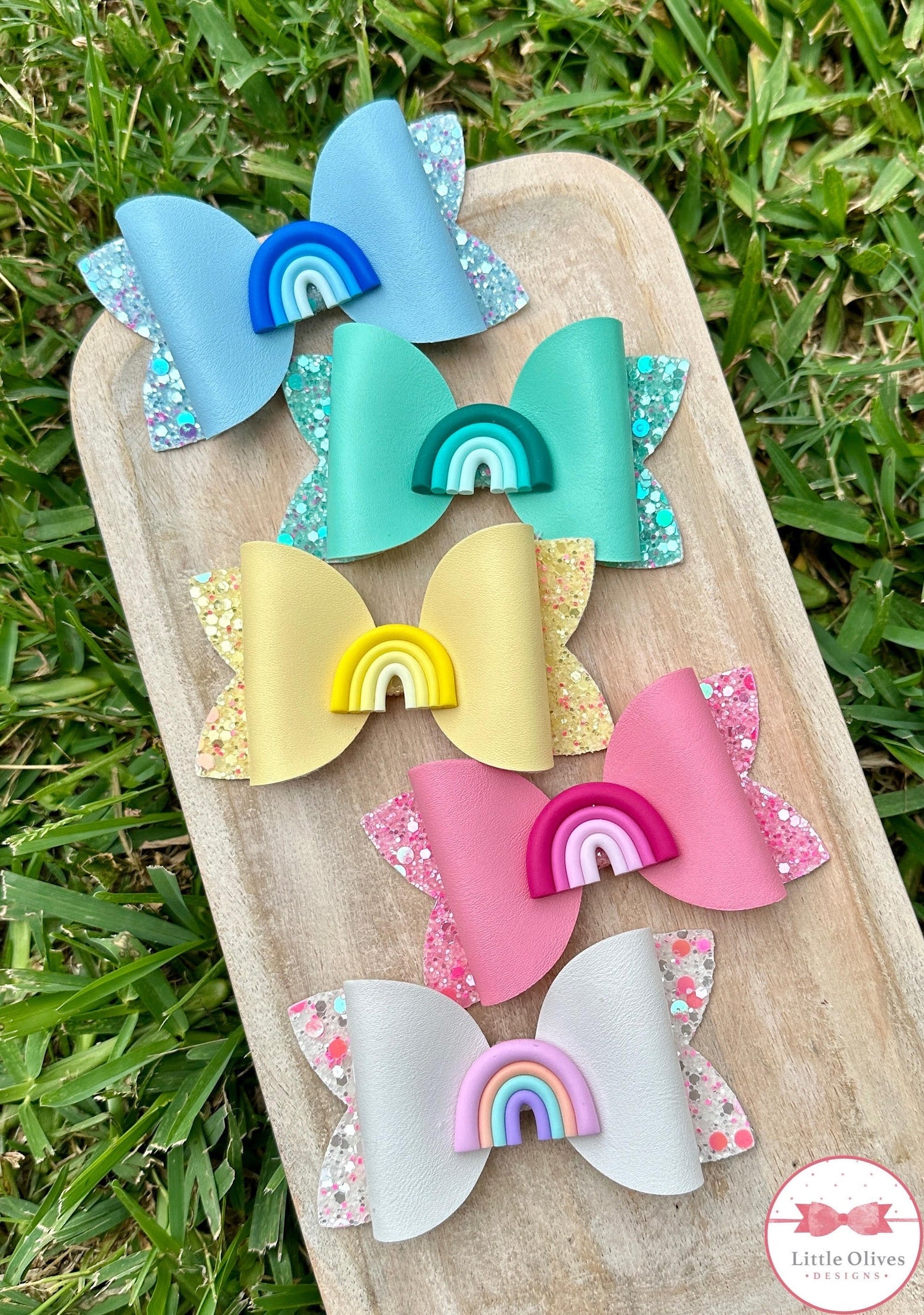 Bubblicious rainbows clay bow
