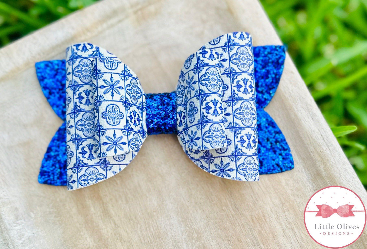 Mediterranean tile bow