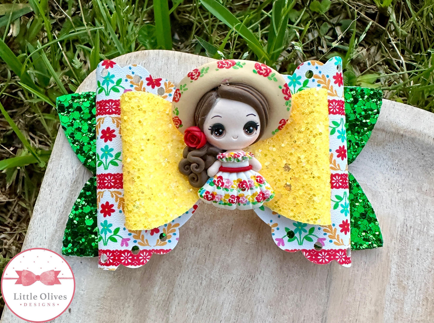 TRADITIONAL MEXICAN HAT GIRL CLAY BOW