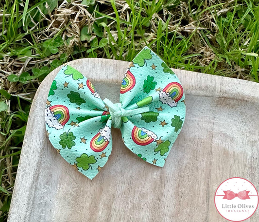 SHAMROCKS & RAINBOWS MINI PINCH BOW