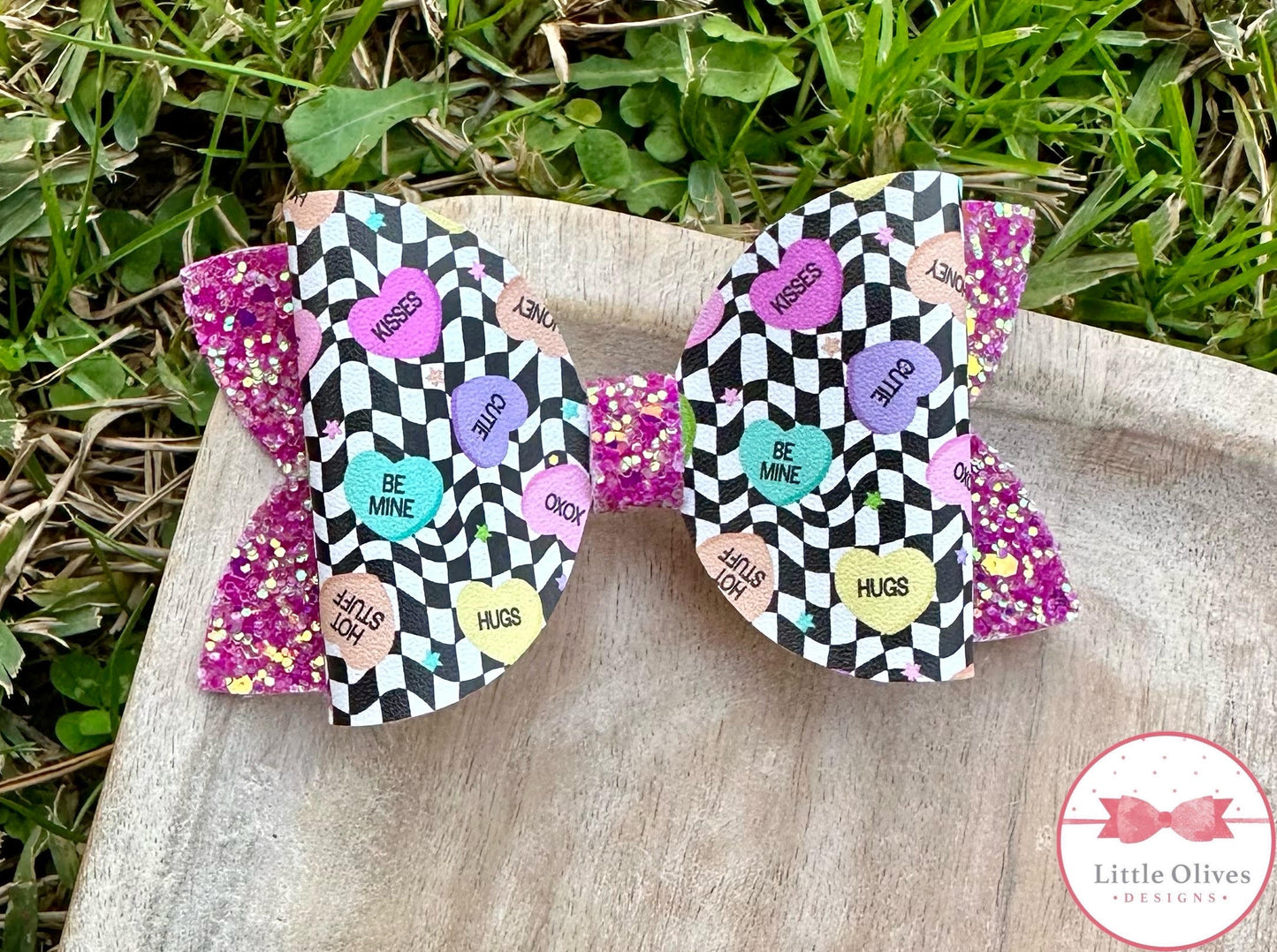 PASTEL CONVO HEARTS WAVY CHECKER BOW