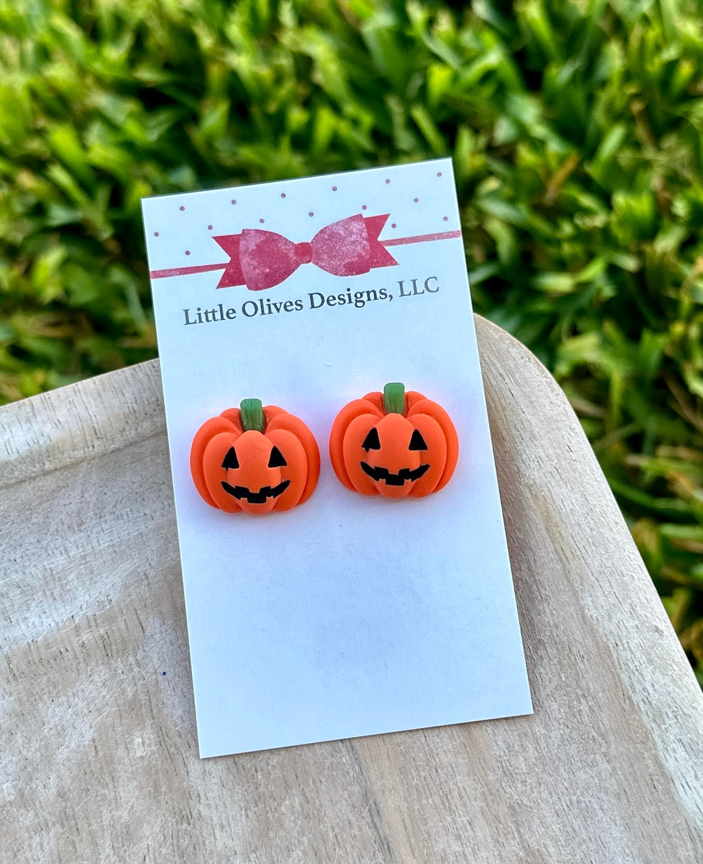 PUMPKIN STUD EARRINGS