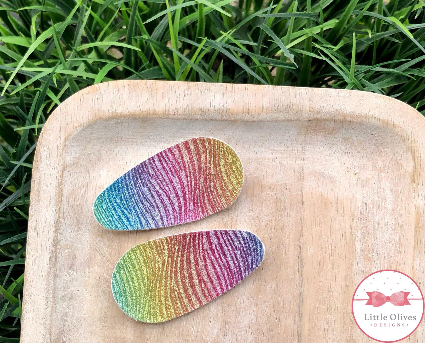 RAINBOW WAVE OVAL SNAP CLIP