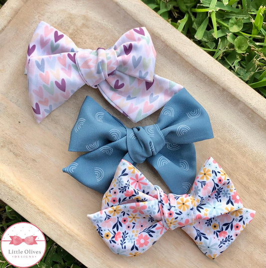 SMALL HAND TIED BOWS