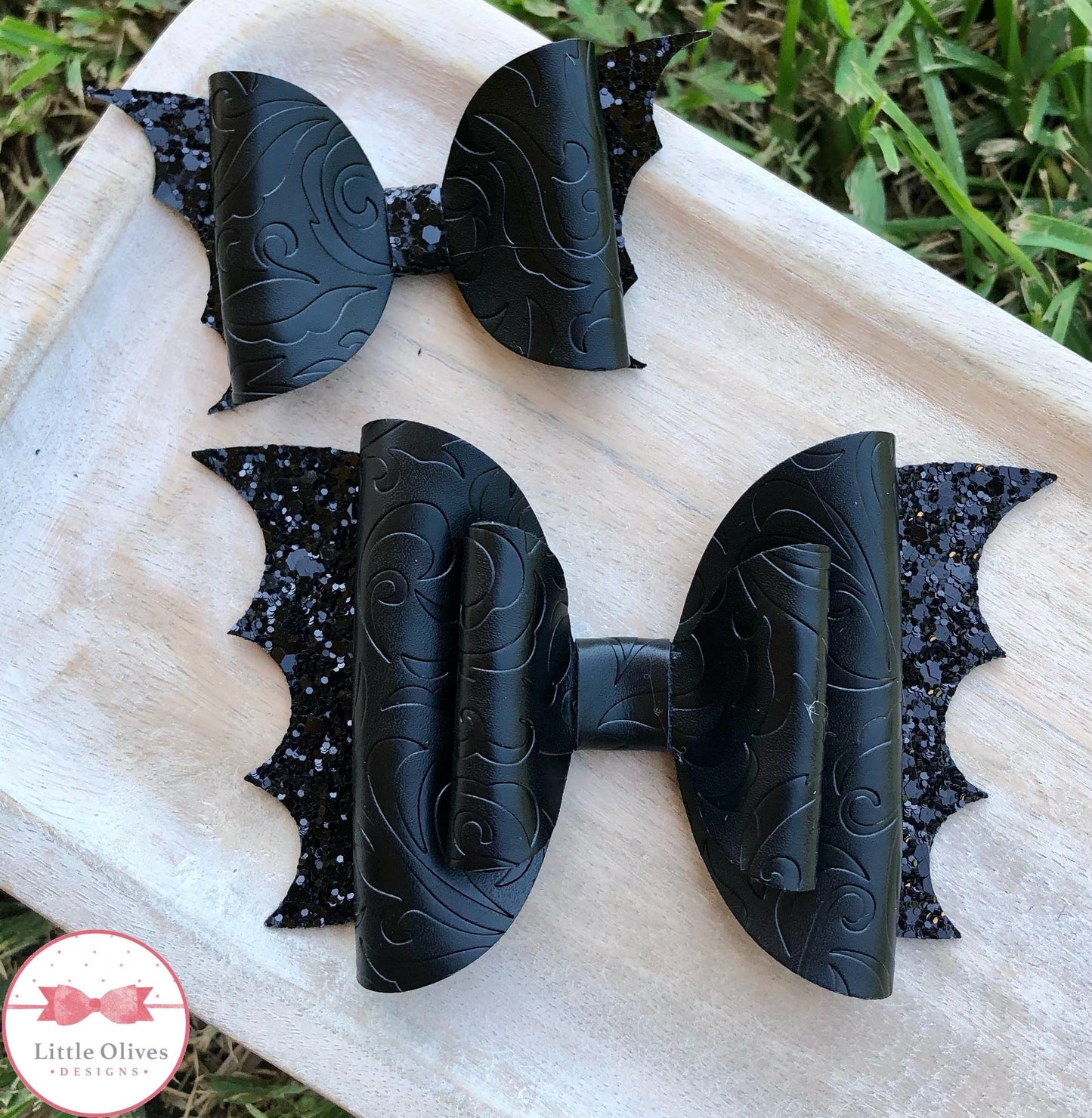 BAT BOW - EMBOSSED BLACK