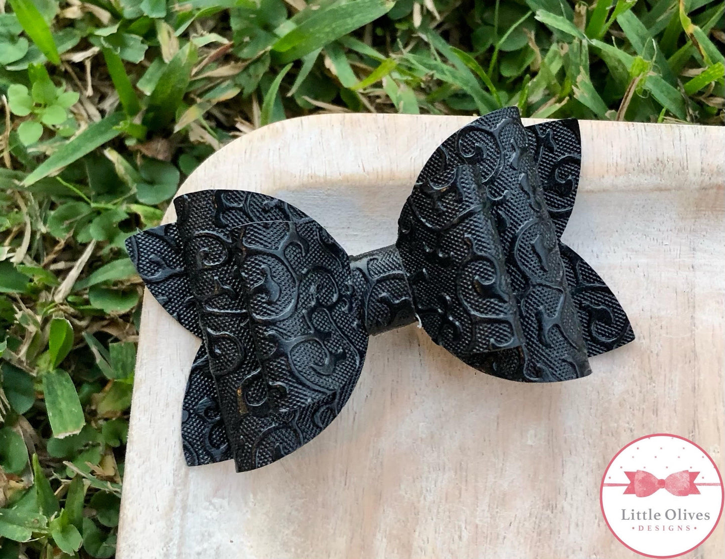 BLACK EMBOSSED BOW