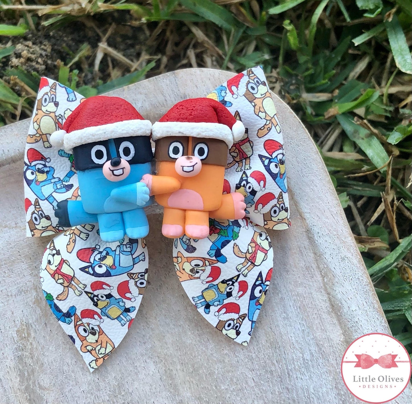 CHRISTMAS BLUE DOG FRIENDS CLAY BOW