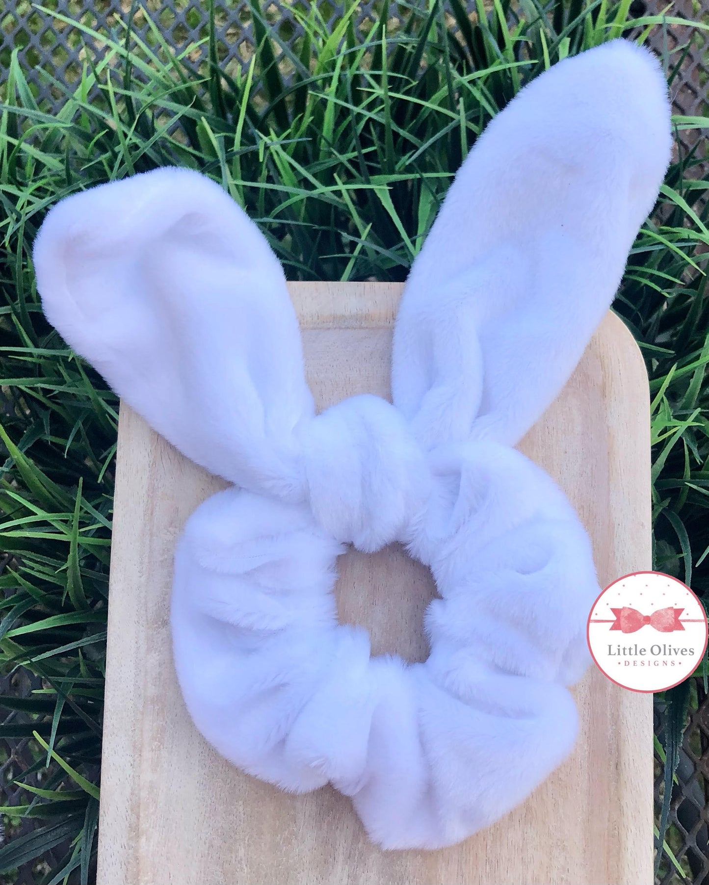 WHITE BUNNY SCRUNCHIE - XL PLUSH