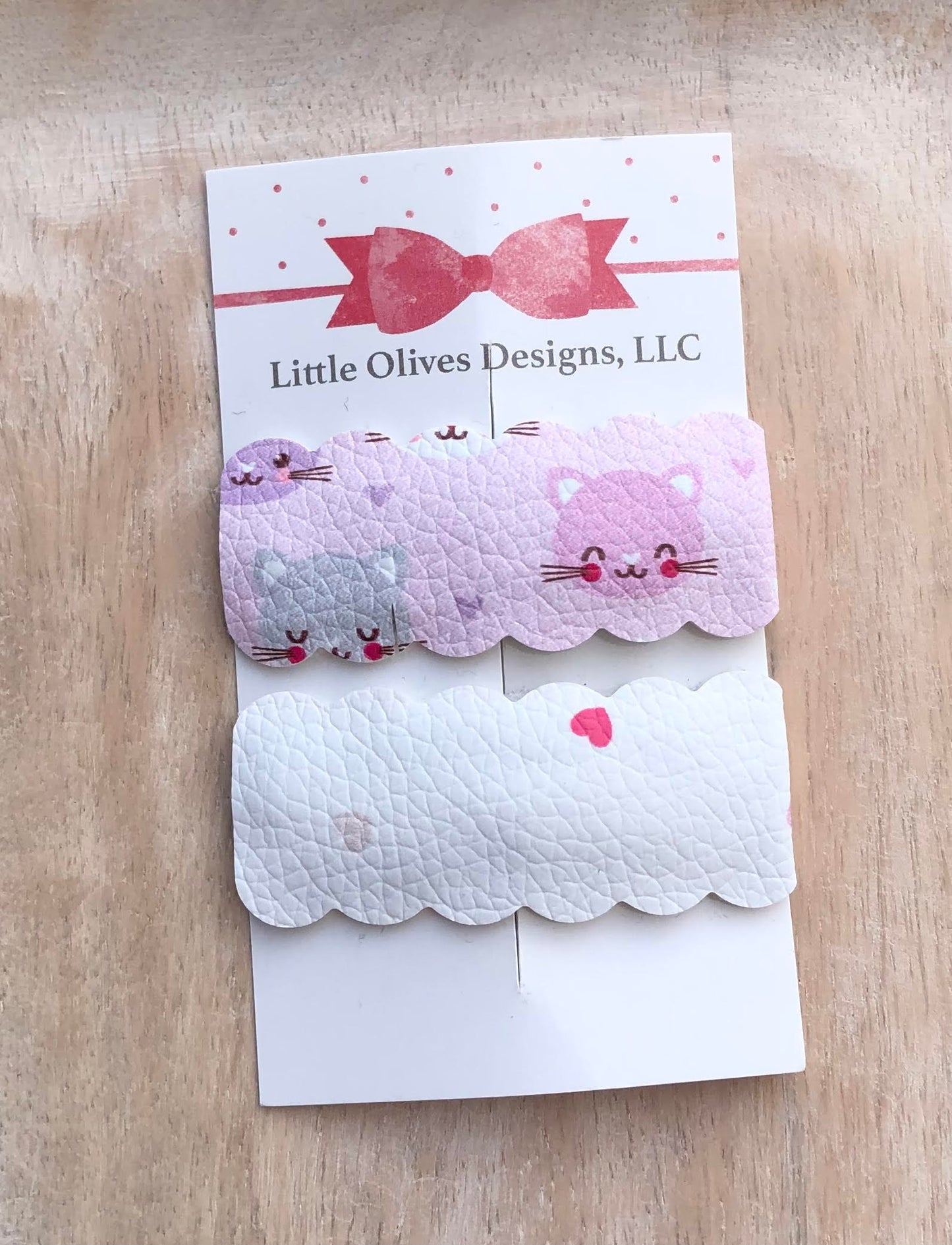 KITTY HEARTS SMALL SCALLOPED SNAP CLIP SET