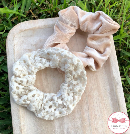 BEIGE SCRUNCHIES