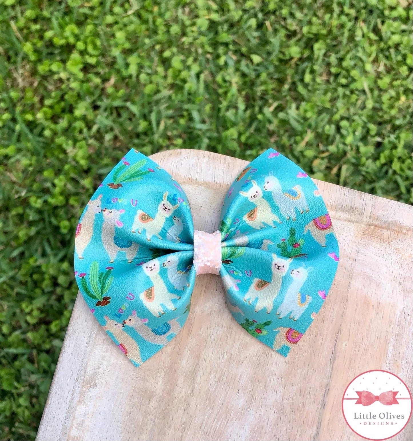 LOVELY LLAMAS PINCH BOW