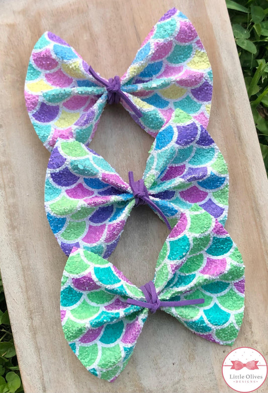 MERMAID SCALES PINCH BOW