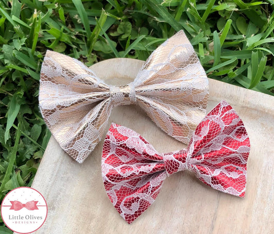 METALLIC LACE PINCH BOW