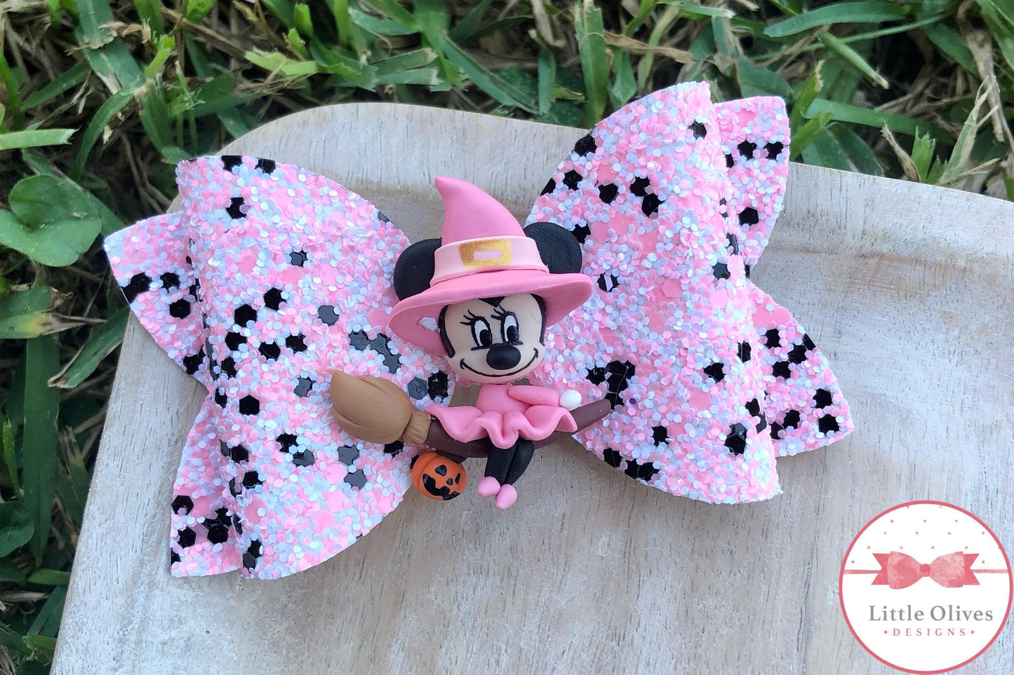 MOUSE WITCH BROOM CLAY BOW - GLOW IN THE DARK GLITTER